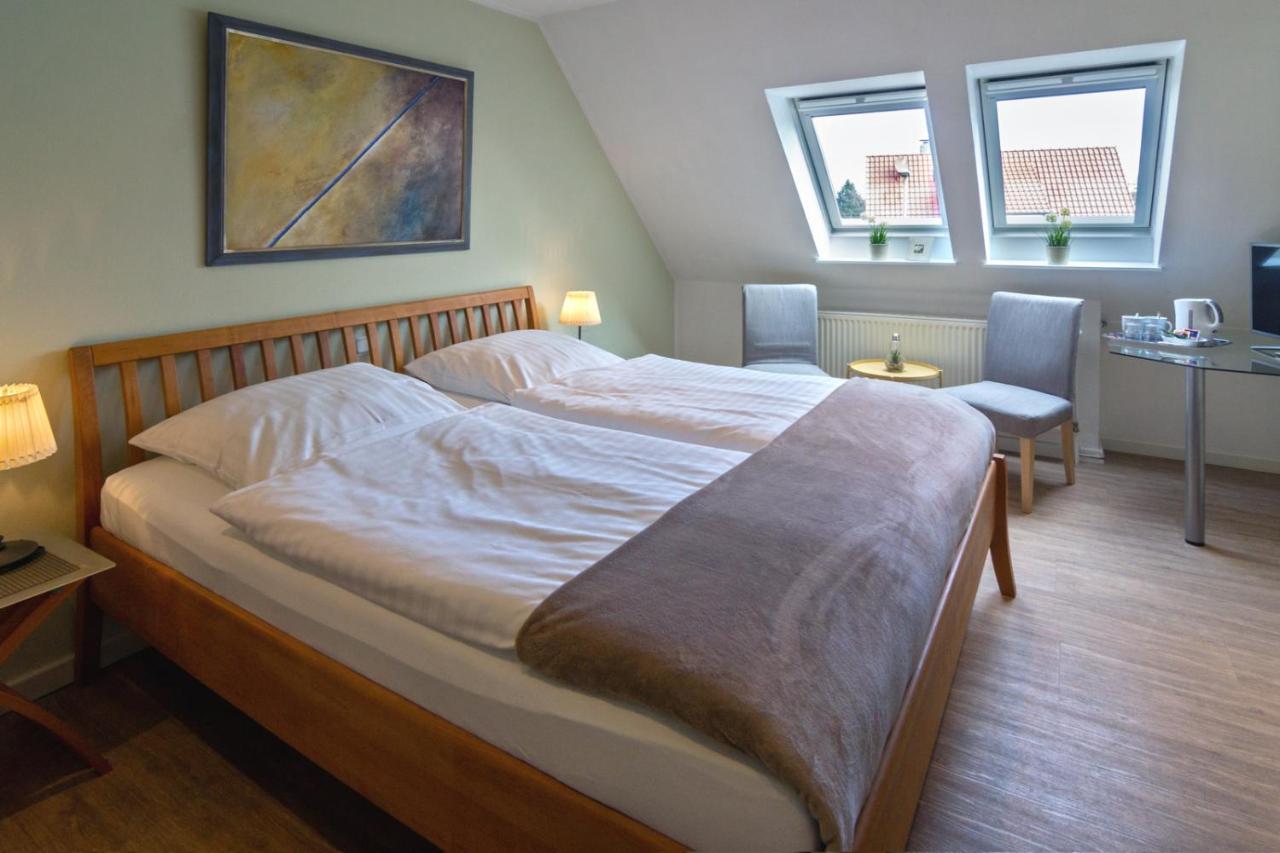 Hotel Am Elisabethufer Jever Extérieur photo