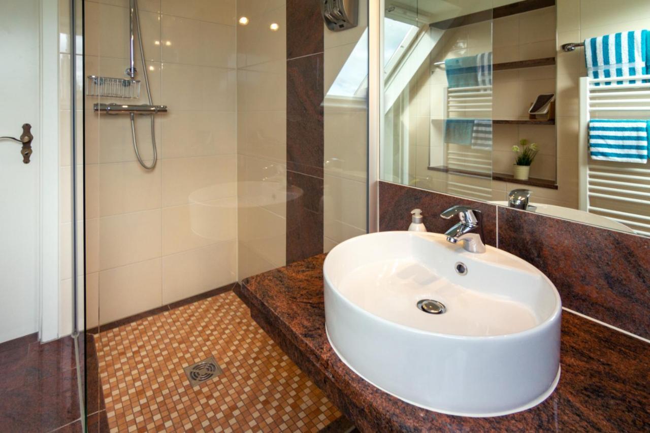 Hotel Am Elisabethufer Jever Extérieur photo