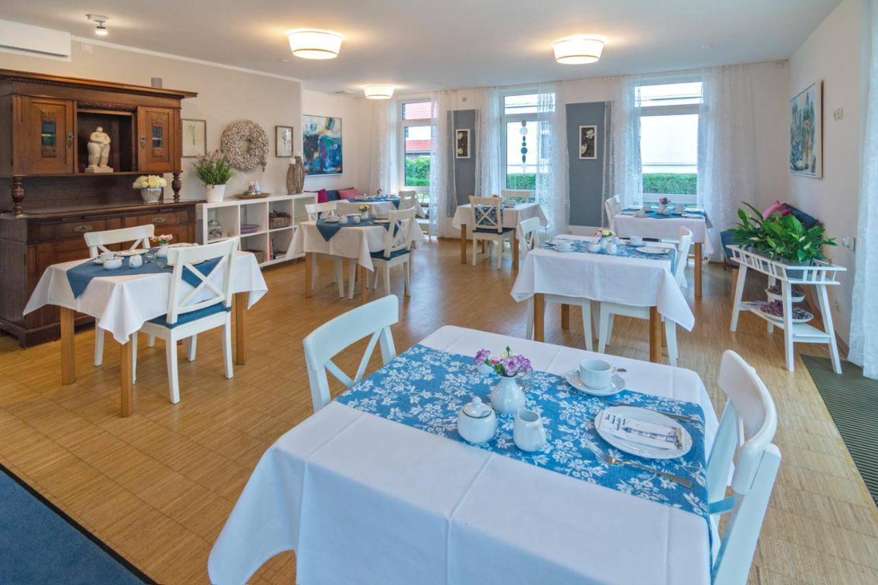 Hotel Am Elisabethufer Jever Extérieur photo