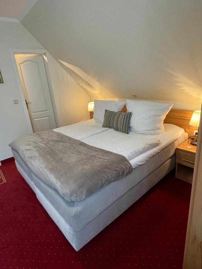 Hotel Am Elisabethufer Jever Extérieur photo