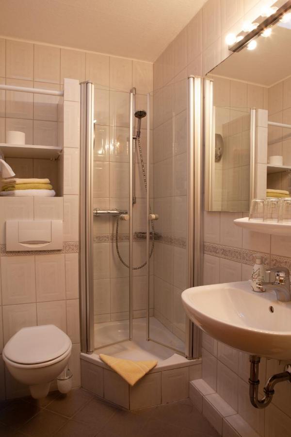 Hotel Am Elisabethufer Jever Extérieur photo