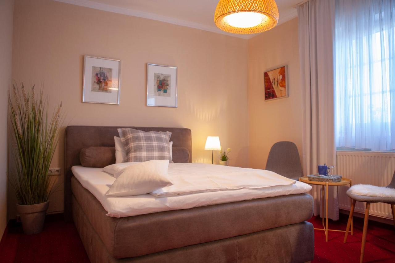 Hotel Am Elisabethufer Jever Extérieur photo
