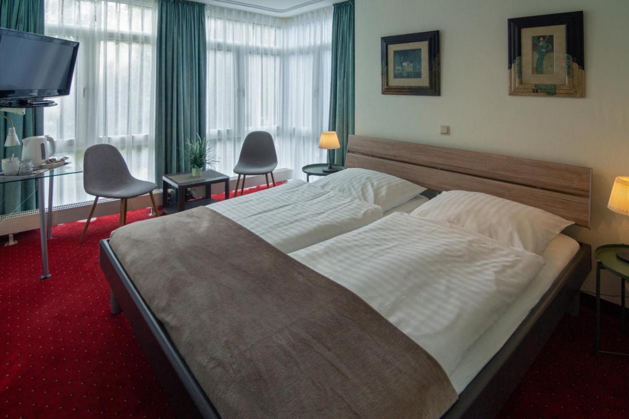 Hotel Am Elisabethufer Jever Extérieur photo